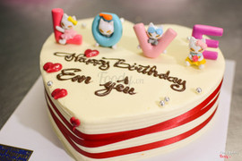 Bánh trái tim trang trí mèo LOVE