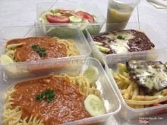 Mỳ spaghetti twisted blognese, mỳ spaghetti classic, salad dưa chuột và súp nấm tươi 