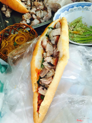 
Bánh Mì Heo Quay