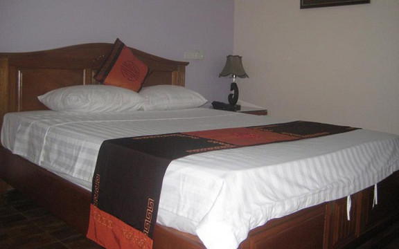 Phố Vắng 2 Hotel