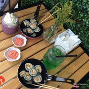 Trên tầng ngồi đẹp hơn mỗi tội hơi ít chỗ nếu đi buổi tối thì hay bị full bàn 