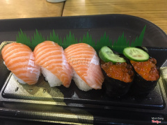 Hộp sushi cá hồi