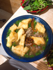 Bún riêu bò ngon đầy đặn, nước đúng vị riêu. Style thanh. Chị chủ thân thiện. Hàng rất đông khách tủ nhé!