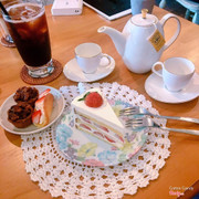 Strawberry short cake. Cold brew. English tea.