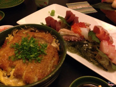 Katsu Don và sashimi combination