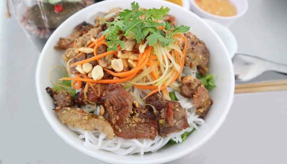 Đào - Bún Thịt Nướng - Nem Lụi & Bánh Xèo - Huỳnh Ngọc Huệ