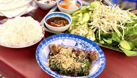 Bò Nướng Lá Lốt, Mỡ Chài & Chân Gà Nướng