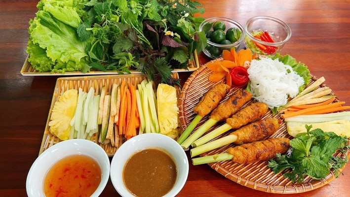 Vị Miền Trung - Bún Bò Huế & Bánh Tráng Thịt Heo - Nguyễn Cao