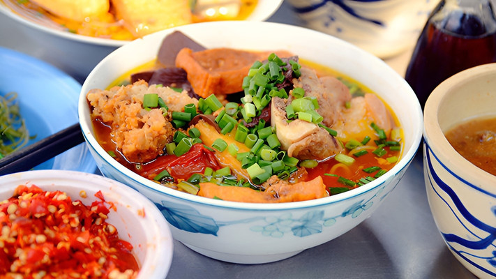 Bún Bò Bún Riêu 6 Đông - Châu Thị Kim