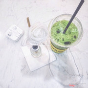 Quán coffee and bakery của chị chủ người Hàn đây ạ. Về menu của quán khá là mới lạ với nhiều loại đồ uống độc đáo và nói đến các loại bánh thì ngon đừng hỏi luônnn nhưng về giá thì có hơi chát nhưng rất đáng nhé các cậu. View quán là 1 không gian màu trắng nhẹ nhàng đi vào lòng người như chị chủ vậy đó 🙆🏻 hiện tại quán đang có combo cho 1 ng gồm 1 nc + 1 bánh là 88k và 1 combo 2 ng là 118k nên các cậu mau tranh thủ qua thử đi nhé sẽ k hối hận chút nào đâuu ạ