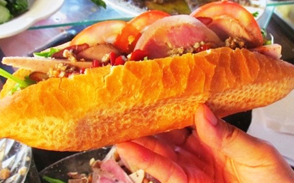 Bánh Mì Chín Ngón