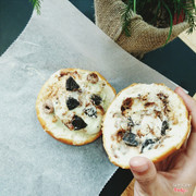 Bánh donut kẹp kem táo