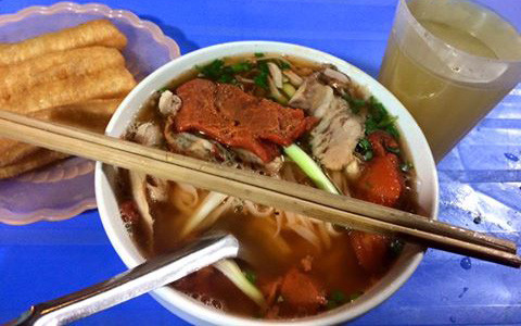 Bún Phở, Xôi & Gà Ác Tần