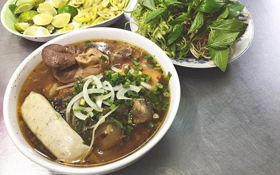 Bún Bò Chị Huyền