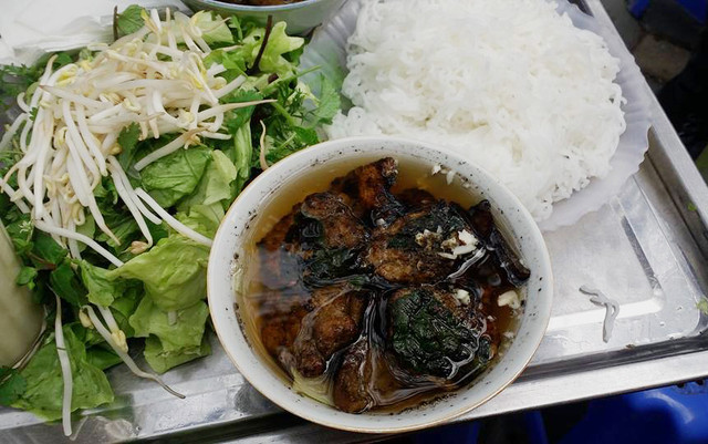 Thu - Bún Chả