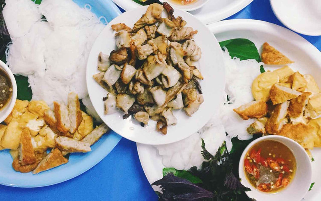 Cô Nhàn - Cháo Lòng & Bún Đậu Lòng Rán