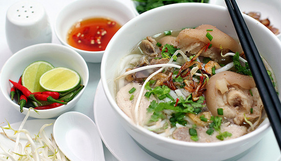 Bánh Canh Giò Heo - Cư Xá Phú Lâm A