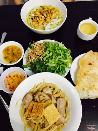Cao lầu & mì quảng cá lóc