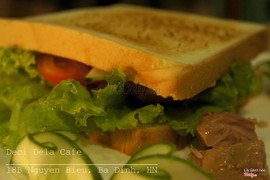 Sandwich, thấy chị chủ bảo đây là món mới, cũng đang có combo khuyến mại đến tháng 11, kèm theo 2 soda hoa quả, đủ để ấm cái bụng cho nửa ngày hoạt động ^^