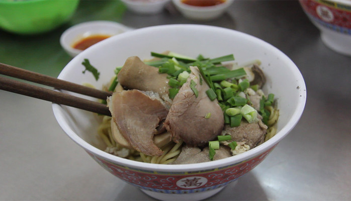 Hủ Tíu, Bánh Canh & Hột Vịt Lộn