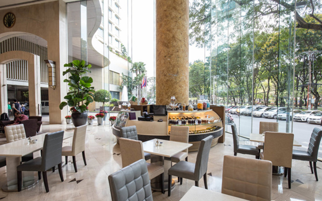 The Lounge - New World Saigon Hotel