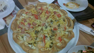 pizza viền phomai xúc xích