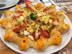 Pizza viền phô mai núi lửa