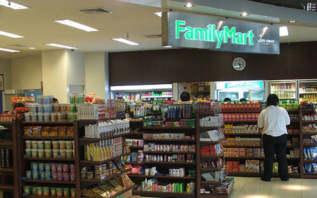 FamilyMart - 40 Quốc Hương