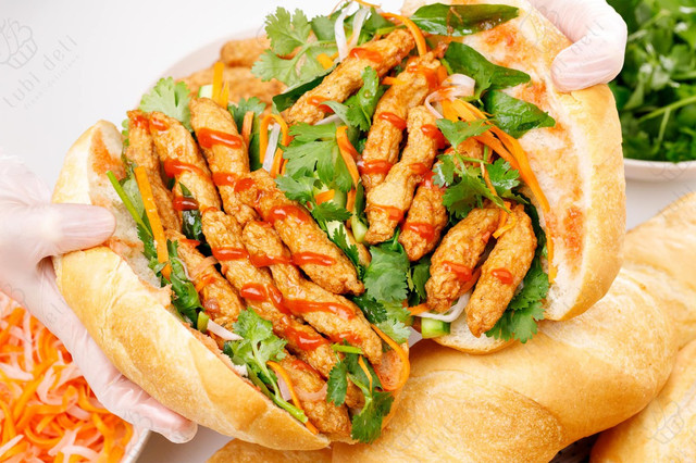 Bánh Mì Chả Bắp - Phan Tôn