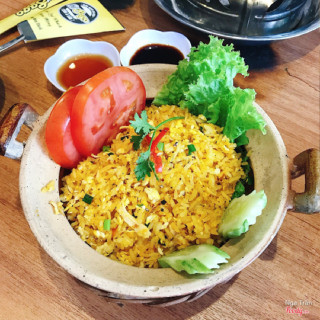 Cơm chiên cá mặn gà xé