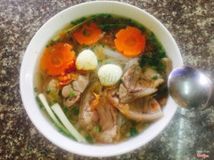 Bánh canh giò heo bó + trứng cút + carot