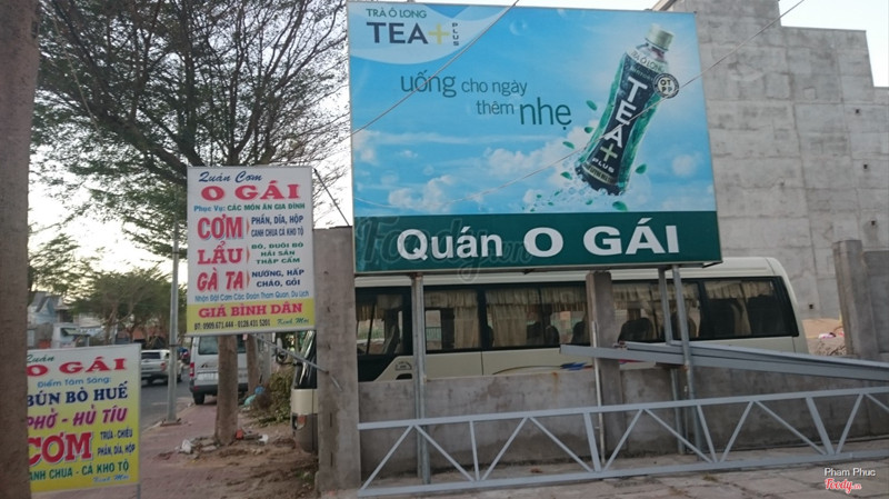 Quán nhìn mặt trước