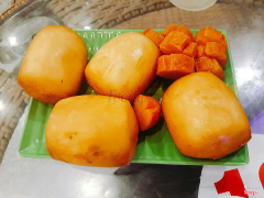 Bánh bao chiên + xúc xích