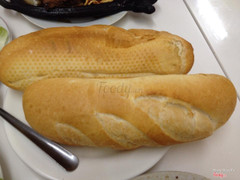 bánh mì nóng