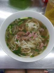 Phở thịt tái