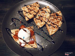 Waffle + vanilla ice cream