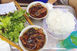 Bún chả, trà đá