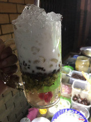 Chè thập cẩm : 10k / 1 ly