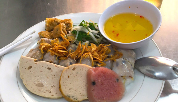Cô Phòng - Bánh Cuốn Nóng