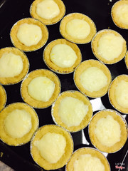 Cheese tart mini giá chỉ 5k/ 1 bé Phần nhân béo ngậy hơi chua của cheese. Phần vỏ bánh không quá ngọt cũng không quá nhạt nhẽo làm bạn ngấy với quá nhiều nhân chée bên trong Chỉ cần ăn 1 cái sẽ muốn ăn thêm nhiều nữaaaa 😘😘😘 Em nhận ship với hoá đơn 60k trở lên nhaaa Vì bánh nóng nên chỉ nhận đặt trước 1-2 ngày thôi ạ để đảm bảo chất lượng của bánh nhaa 😘😘
