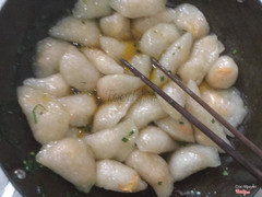 Lâu lâu có bánh bột lộc làm nhà ăn, khách muốn vẫn chìu