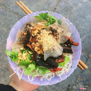 nộm đầy đủ + 2 bánh bột lọc