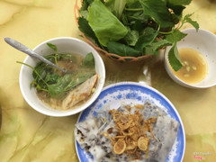 Bánh cuốn nóng hổi