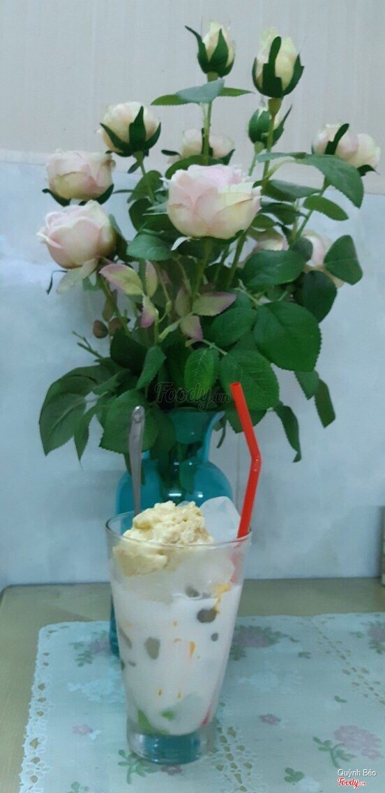 Cô chủ mời một ly ăn tại chỗ nè