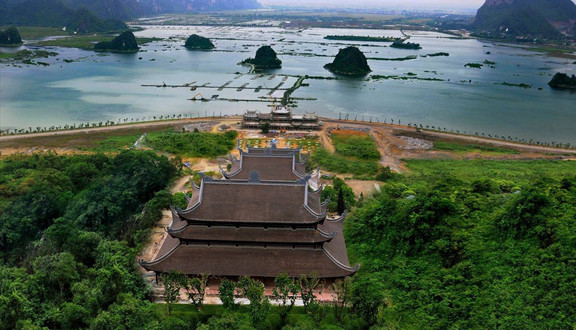 Tam Chúc Pagoda