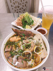 bún bò huế đặc biệt 