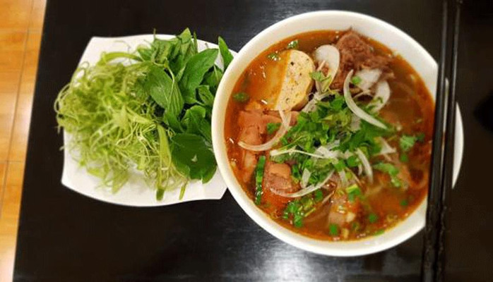 Bún Bò Huế - 18A Hoàng Hoa Thám