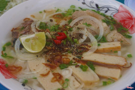 Bánh canh chả cá giò