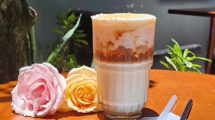 Famous Tea & Coffee - Phô Mai Đá Xay - Nguyễn Thị Kiểu