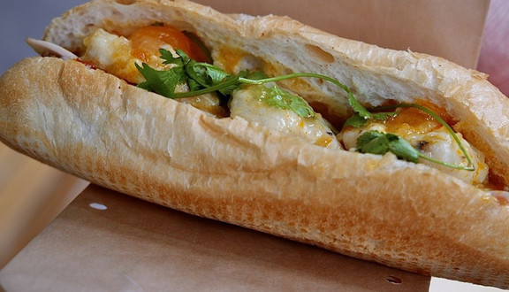 Tiệm Bánh Mì Phượng